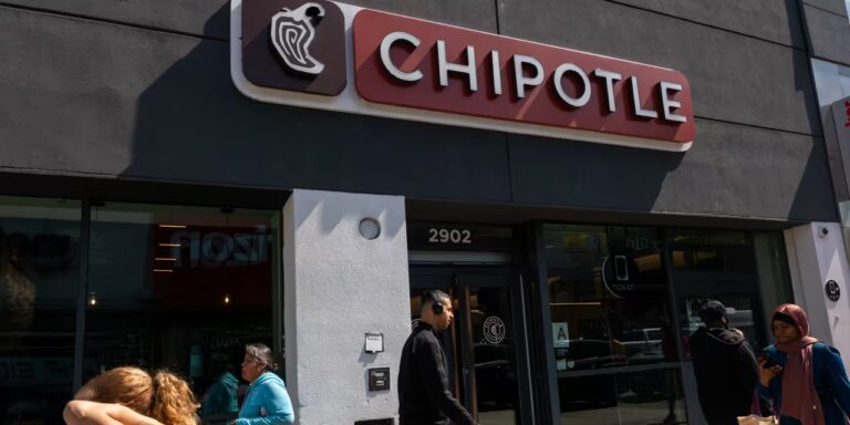 Chipotle’s outlook for the year casts doubt on a restaurant-industry rebound
