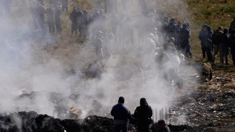 Death toll rises to 22 after cargo plane carrying money crashes near Bolivia’s capital