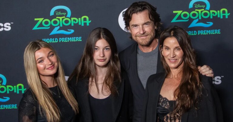Jason Bateman Reveals What He Told 14-Year-Old Daughter in Sex Talk Jason Bateman Reveals What He Told 14-Year-Old Daughter in Sex Talk