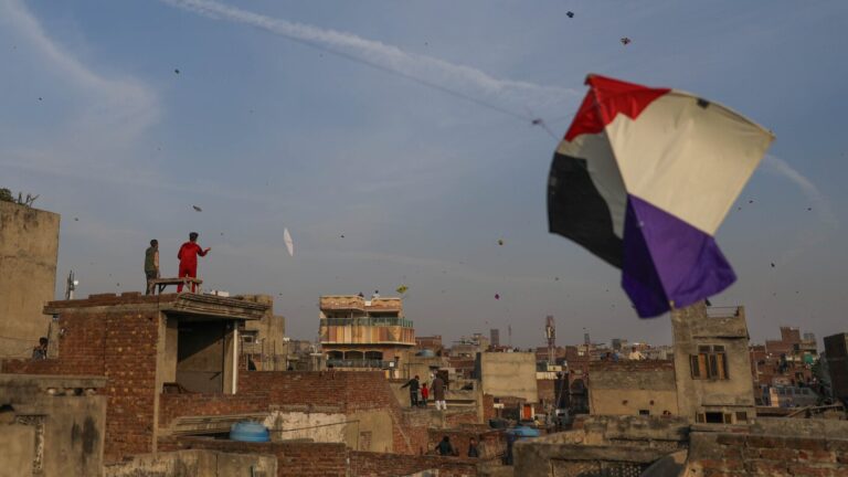 Kites fly in Lahore as Pakistan lifts ban on Basant spring festival : NPR