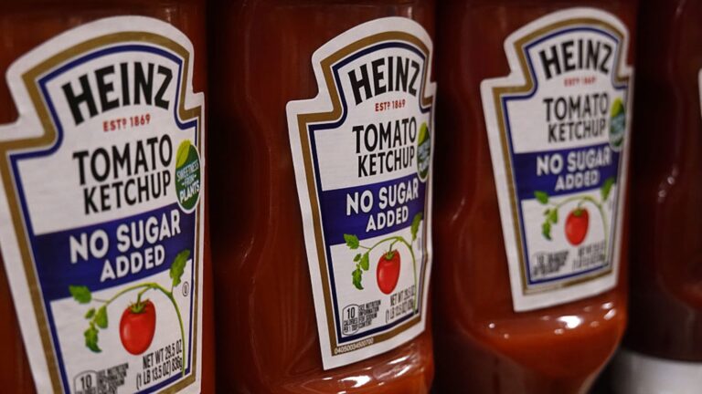 Kraft Heinz pauses work to split the company, says challenges 'fixable'