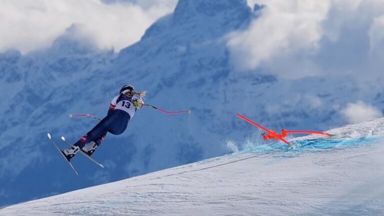 Lindsey Vonn crashes early in Olympic downhill, taken off mountain in helicopter