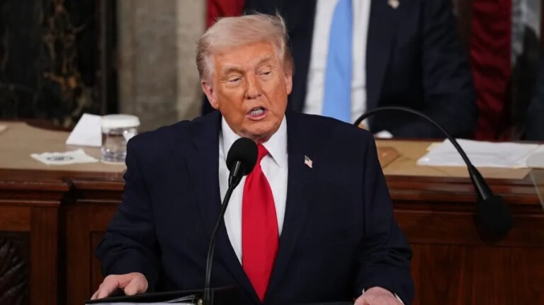 Live updates: Trump delivers State of the Union speech; Al Green escorted out of chamber Live updates: Trump delivers State of the Union speech; Al Green escorted out of chamber