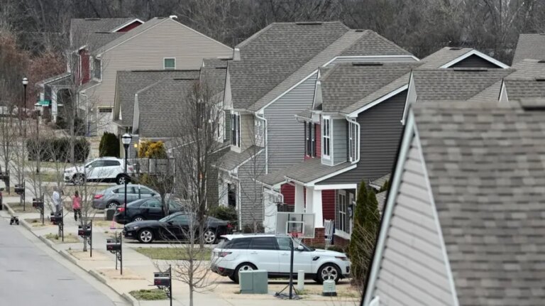 Mortgage rates drop to lowest level since 2022