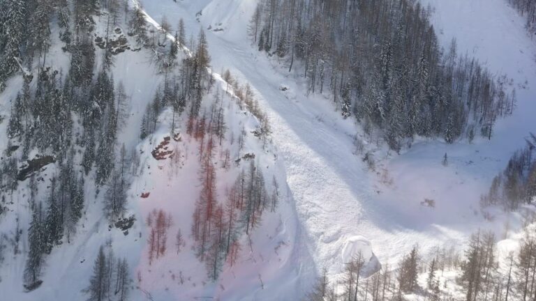 Off-trail avalanche kills 2 skiers and injures 1 in northern Italy Off-trail avalanche kills 2 skiers and injures 1 in northern Italy