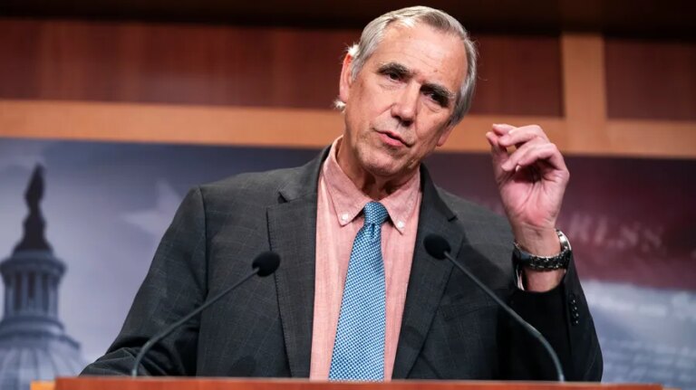 Senate Democrat: Trump has ‘no intention of following’ Constitution on tariffs Senate Democrat: Trump has ‘no intention of following’ Constitution on tariffs