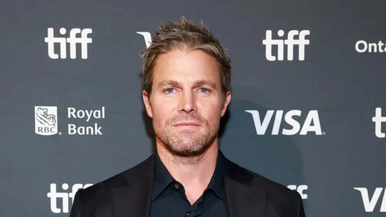 Stephen Amell to Lead Fox Reboot of Lifeguard Drama Stephen Amell to Lead Fox Reboot of Lifeguard Drama