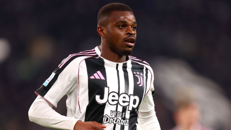 Transfer rumors, news: Man United wants Juventus defender Kalulu Copy Link