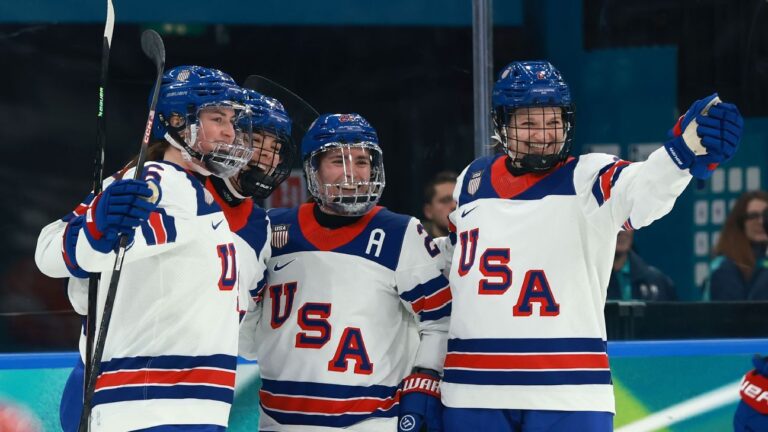 U.S. notches third straight win in Olympic women's hockey