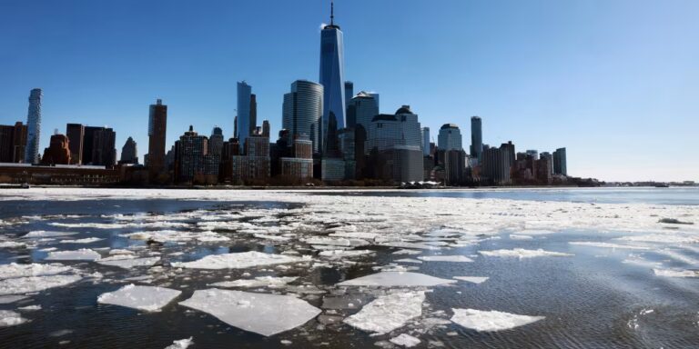 U.S. stock futures fall, along with bitcoin, as gold and silver’s sell-off may be bleeding into other markets