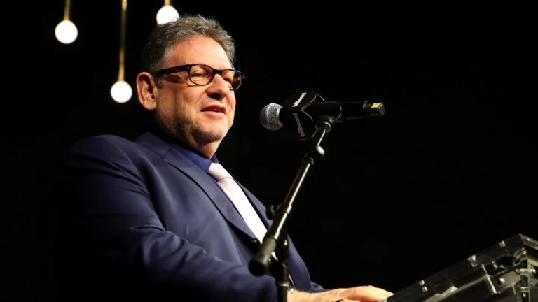 Universal Music in EU Approval for Downtown Deal, Must Sell Curve Unit Universal Music in EU Approval for Downtown Deal, Must Sell Curve Unit