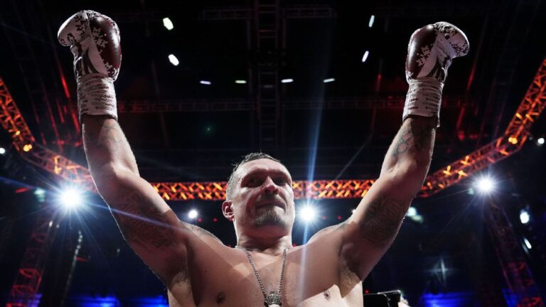 Usyk to defend WBC title vs. kickboxer at the Pyramids of Giza Usyk to defend WBC title vs. kickboxer at the Pyramids of Giza