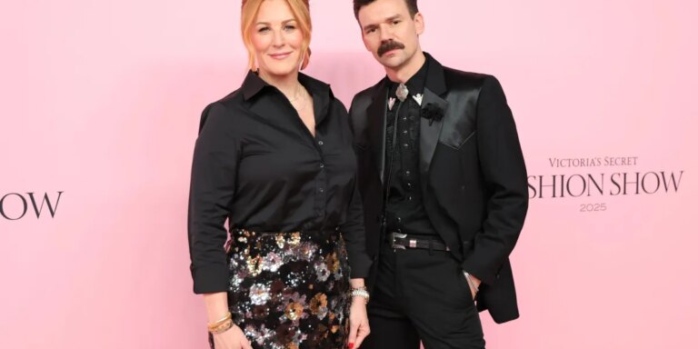 Victoria’s Secret CEO says shoppers are embracing glamour again Victoria’s Secret CEO says shoppers are embracing glamour again