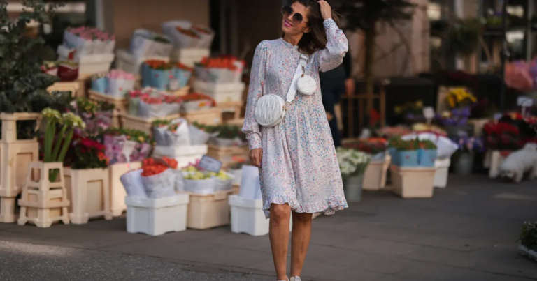 17 Floral Dresses That Pair With Sneakers for Cute Spring Outfits 17 Floral Dresses That Pair With Sneakers for Cute Spring Outfits