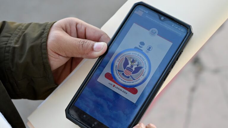 Administration must restore legal status for thousands of immigrants, judge rules