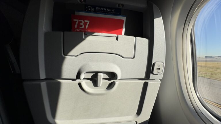 American Airlines is considering bringing back seatback screens