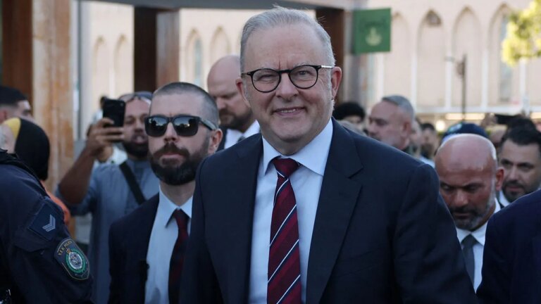 Anthony Albanese heckled at Lakemba Mosque over Gaza war stance Anthony Albanese heckled at Lakemba Mosque over Gaza war stance