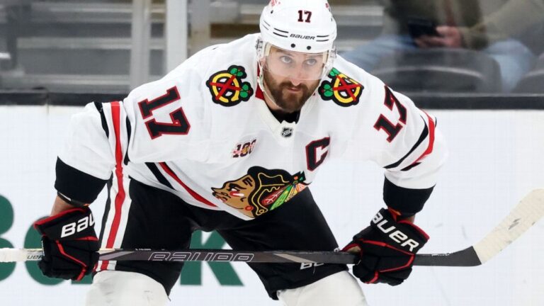 Blackhawks send Nick Foligno to play with brother on Wild