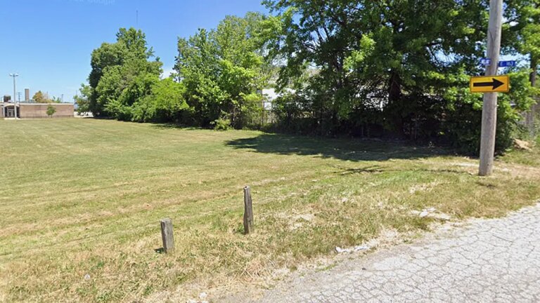 Cleveland, Ohio police find 2 girls dead in suitcases buried in shallow graves Cleveland, Ohio police find 2 girls dead in suitcases buried in shallow graves