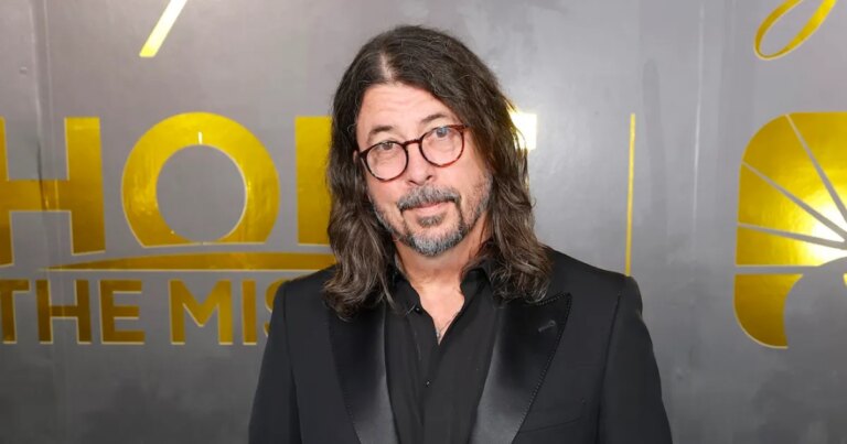Dave Grohl Goes to Therapy 6 Days a Week After Affair Dave Grohl Goes to Therapy 6 Days a Week After Affair