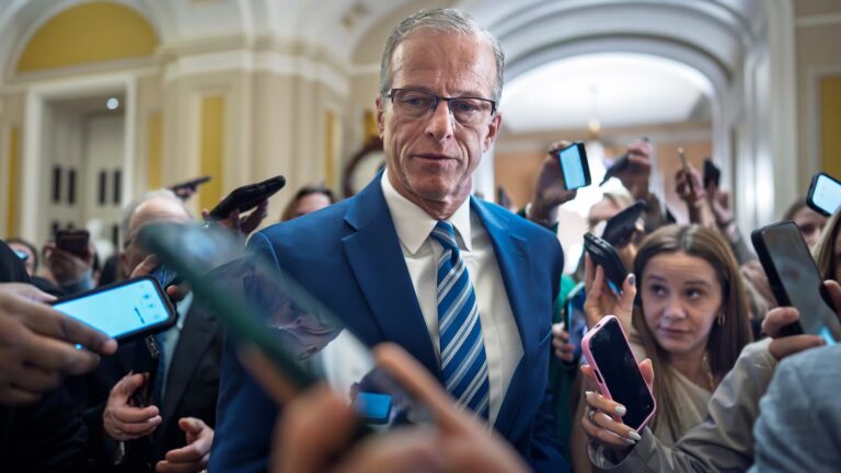 Days from recess, Democrats and Republicans blame each other for TSA chaos Days from recess, Democrats and Republicans blame each other for TSA chaos