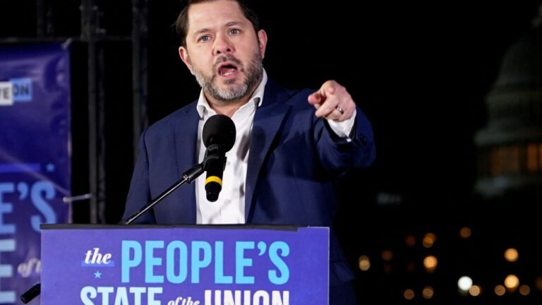 Democrats demand reversal of Russia oil sales to India