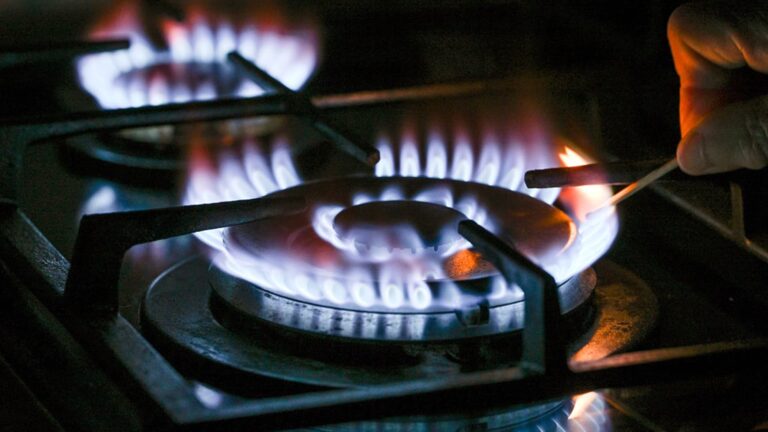 Euro zone inflation smashes through ECB target to 2.5% Euro zone inflation smashes through ECB target to 2.5%