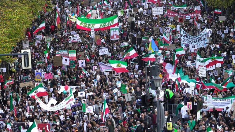 Experts debate who should lead Iran opposition after regime change