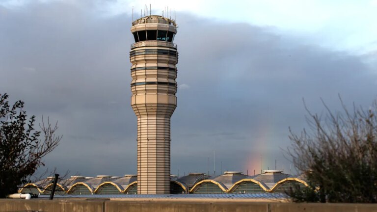 FAA halts flights at DC-area airports over ‘strong smell’ at Potomac TRACON FAA halts flights at DC-area airports over 'strong smell' at Potomac TRACON