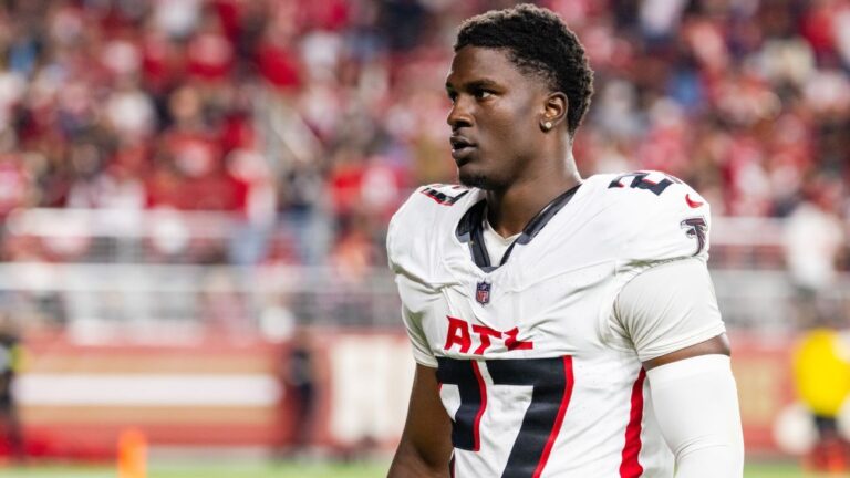 Falcons' James Pearce Jr. charged with 3 felonies, misdemeanor