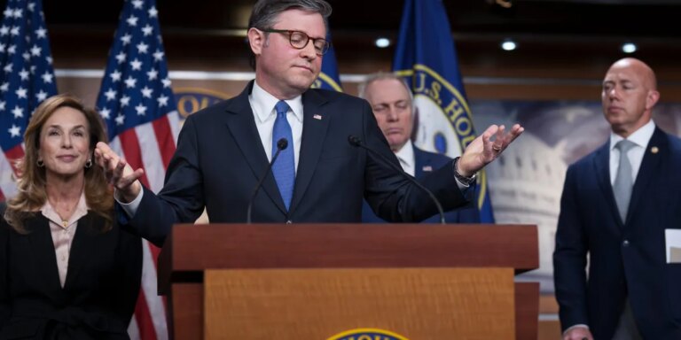 House votes 219-212 to halt Trump's attacks on Iran. "Donald Trump is not a king," says Dem