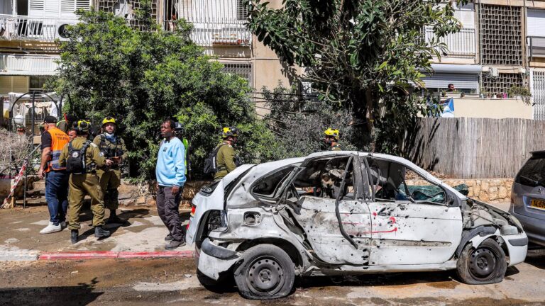 Iran live updates: 3 injured as Iranian missiles target central Israel, responders say Iran live updates: 3 injured as Iranian missiles target central Israel, responders say