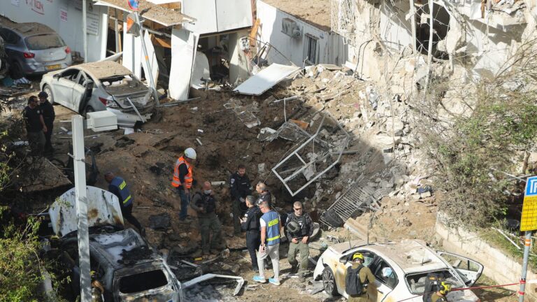 Iran live updates: Iranian missiles damage Tel Aviv amid reported peace talks