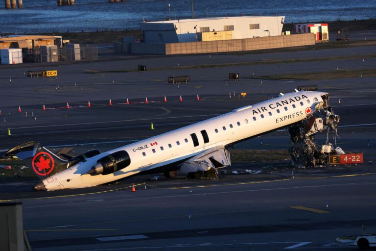 LaGuardia cockpit recording reveals final moments before crash