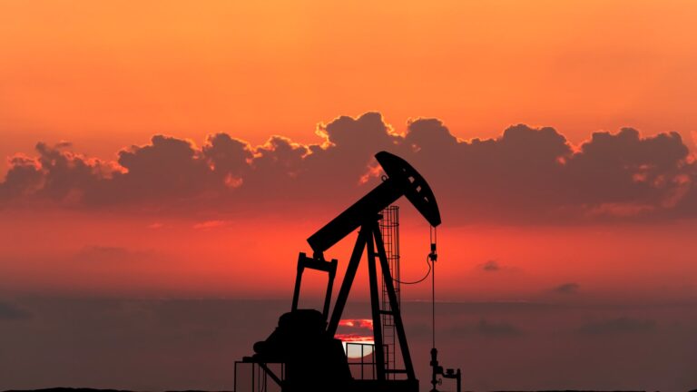 Oil plunges as Trump warns Iran against blockading Strait of Hormuz