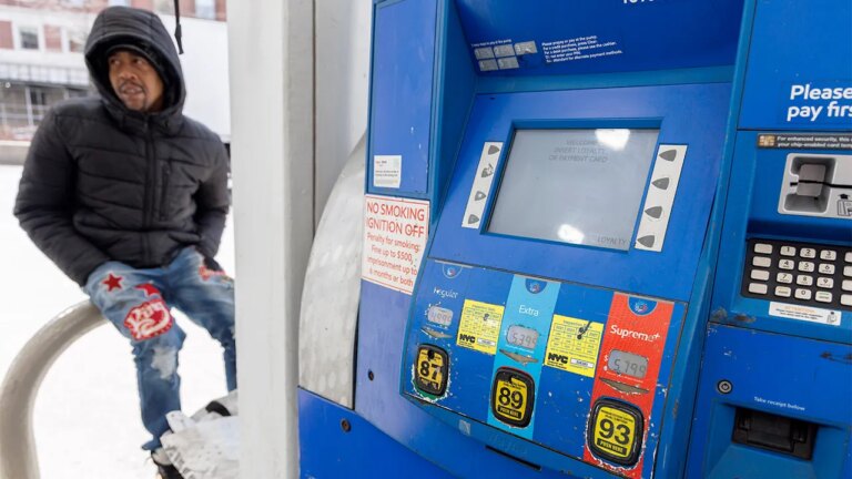 Oil surge tied to Iran conflict could keep gas prices rising despite recent dip Oil surge tied to Iran conflict could keep gas prices rising despite recent dip