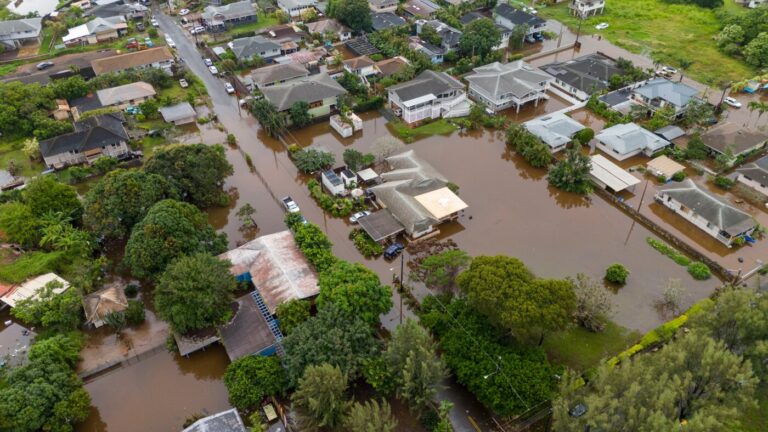 Over 5,500 told to evacuate flooding in Hawaii : NPR