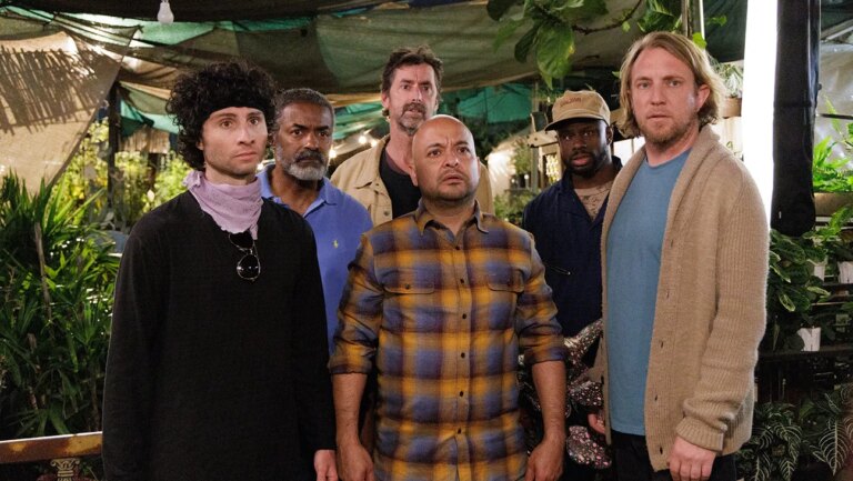 ‘Plantman & Blondie: A Dress Up Gang Film’ Review: A Laugh-Free Comedy Plantman & Blondie: A Dress Up Gang Film