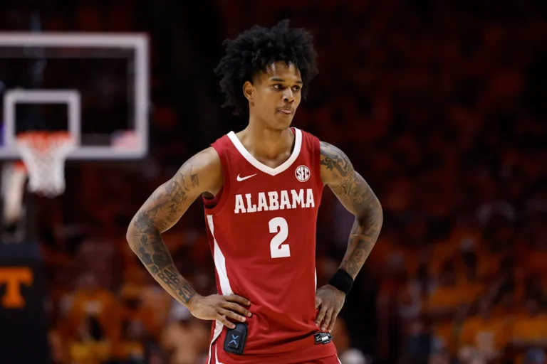 Prosecutors claim Alabama guard Aden Holloway’s phone contained ‘drug transactions’ Download app from appStore