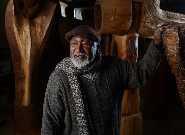 Sculptor Thaddeus Mosley, who found international fame in his 90s, is dead