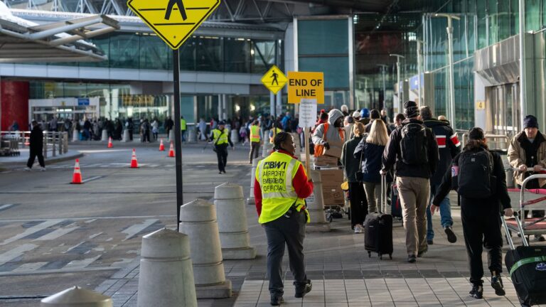 Sen. Van Hollen says Democrats are ‘not holding up’ DHS funding Sen. Van Hollen says Democrats are 'not holding up' DHS funding