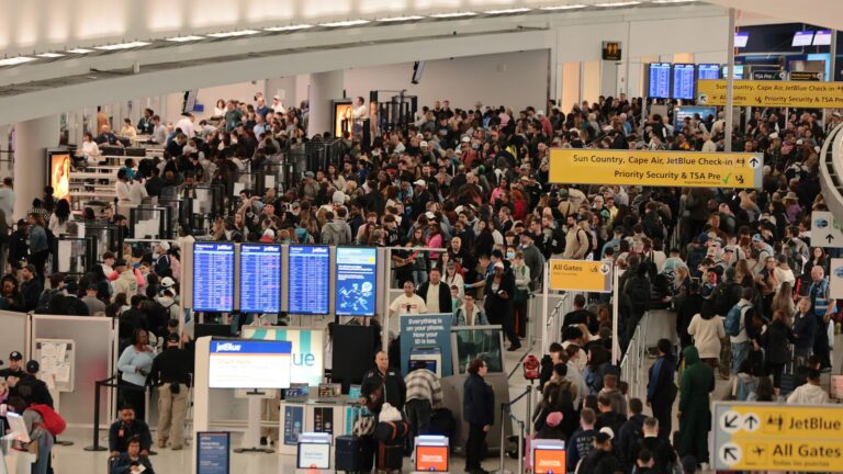 TSA officers still calling out sick after Trump's directive to pay them