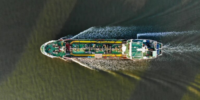 The shadow fleet and illegal oil are still moving through the Strait of Hormuz