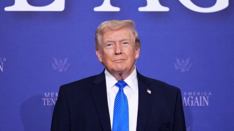 Trump heads to Elvis Presley’s Graceland in Memphis, a detour during Iran war and airport turmoil Trump heads to Elvis Presley's Graceland in Memphis, a detour during Iran war and airport turmoil