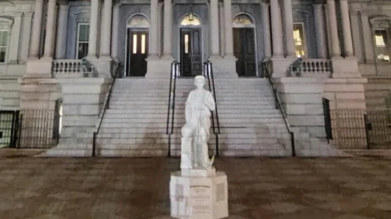 Trump places Columbus statue near White House
