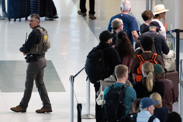 Trump’s move to send ICE to airports fails to break impasse or end long lines Trump’s move to send ICE to airports fails to break impasse or end long lines