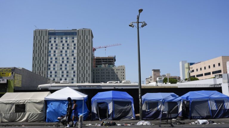 Appeals court upholds block on HUD homelessness overhaul : NPR Appeals court upholds block on HUD homelessness overhaul : NPR