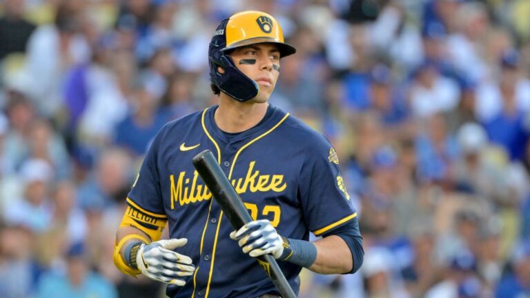 Christian Yelich exits Brewers’ game with hamstring tightness Christian Yelich exits Brewers' game with hamstring tightness