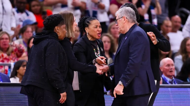 Geno Auriemma refuses handshake after shouting match with Dawn Staley Geno Auriemma refuses handshake after shouting match with Dawn Staley