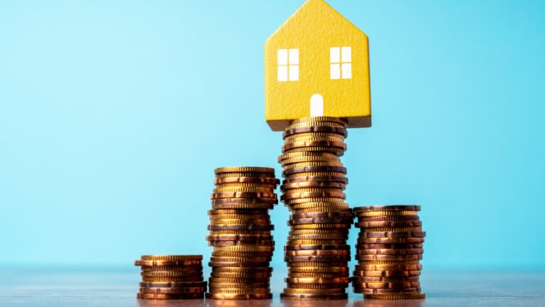 High housing costs mean more seniors seeking roommates : NPR High housing costs mean more seniors seeking roommates : NPR